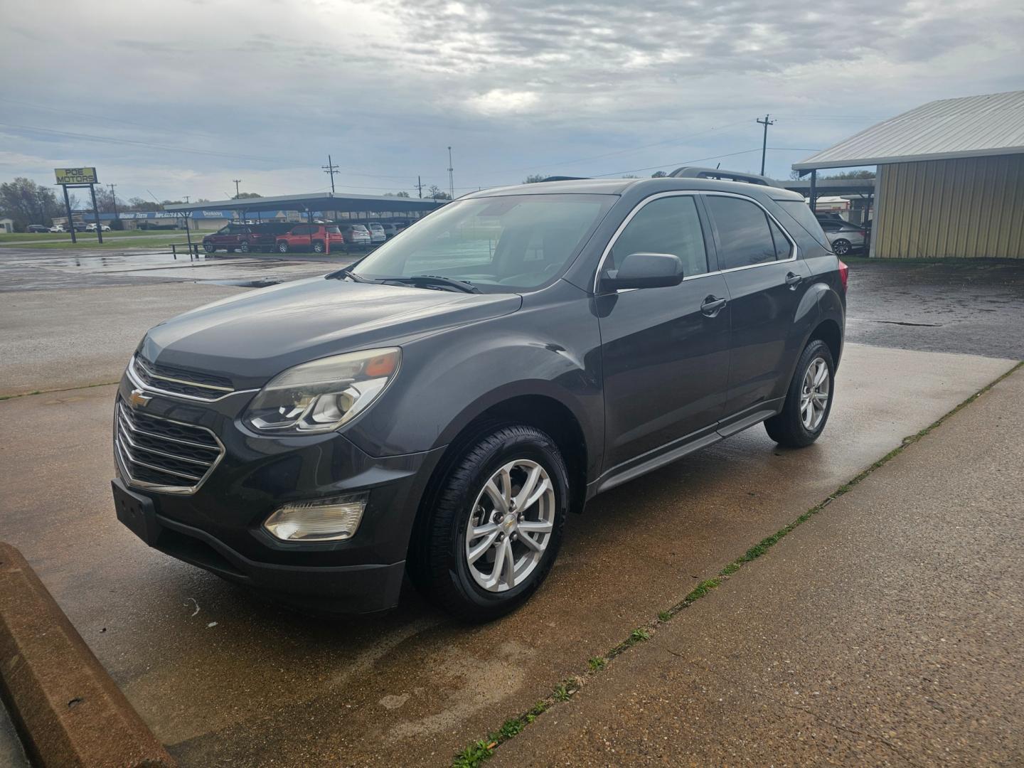 2017 GRAY Chevrolet Equinox LT 2WD (2GNALCEK2H6) with an 2.4L L4 DOHC 16V FFV engine, 6A transmission, located at 533 S Seven Points BLVD, Seven Points, TX, 75143, (430) 255-4030, 32.313999, -96.209351 - Photo#0